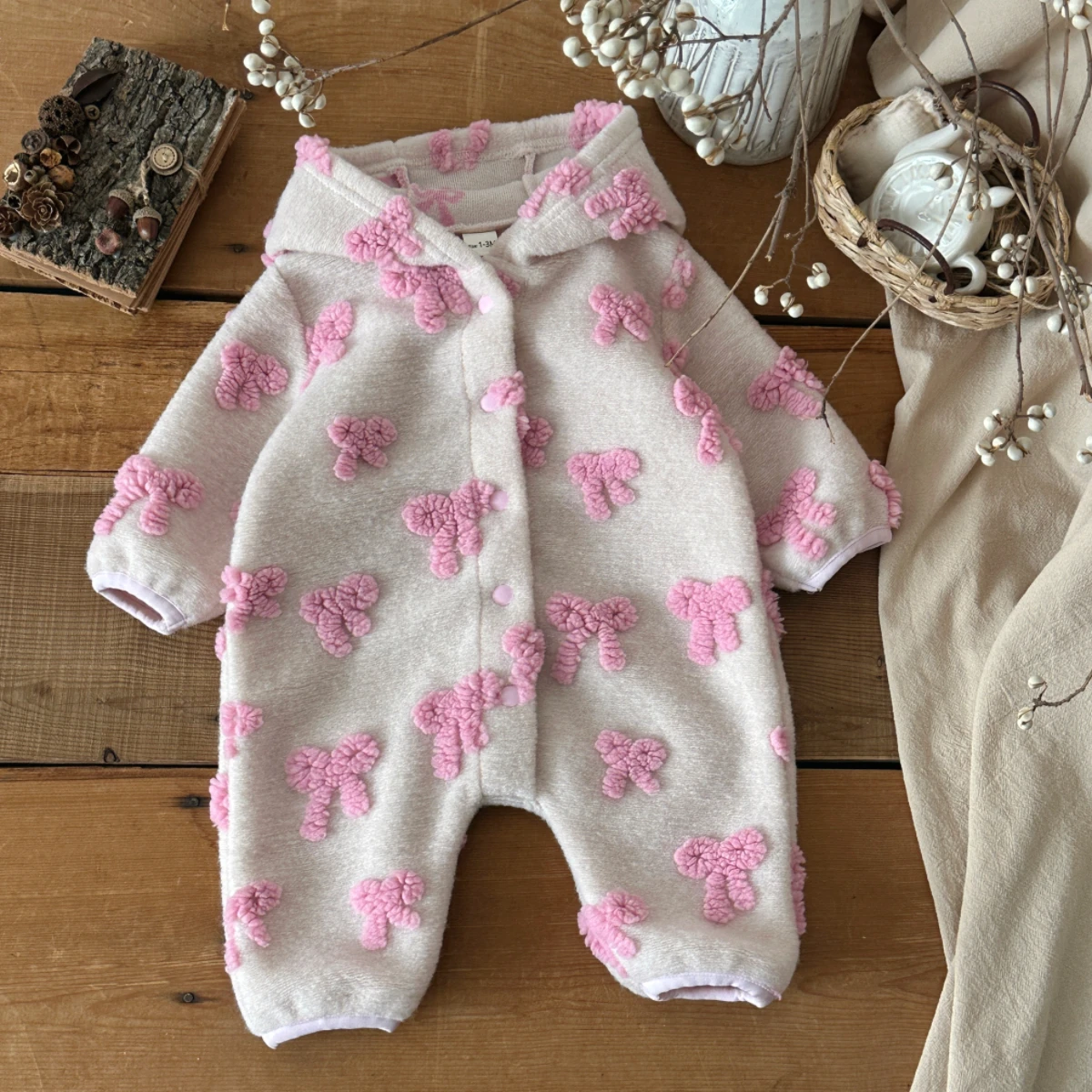 Newborn Baby Girl Romper Floral - ชุดรอมเปอร์มีฮู้ดสำหรับเด็กผู้หญิง ปักลายโบว์ 3 มิติ แขนยาว ติดกระดุมด้านหน้า